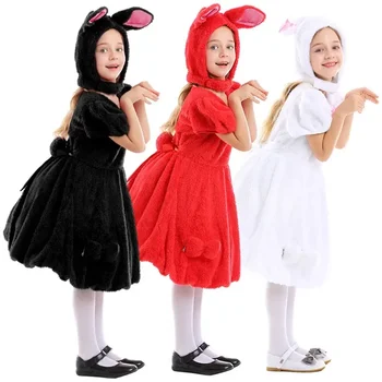 Вечеринка с животными милый кролик, наряженный на сцену, белый, красный, черный, петляющий кролик, бродячий кролик