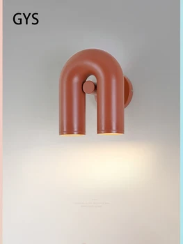 Светодиодный настенный светильник U-образной формы на заднем плане Рядом со светом Дизайнерское минималистичное освещение Диван в гостиной Лестница в скандинавском стиле Освещение в коридоре